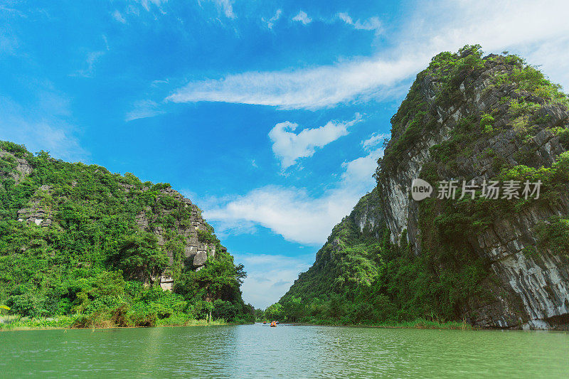 Tam Coc -受欢迎的旅游目的地在越南